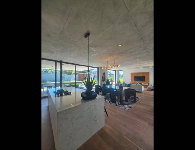 4 BEDROOM HOUSE FOR SALE IN UMHLANGA ROCKS